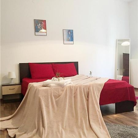 Luxury Apartament Apartment Bukares Bagian luar foto