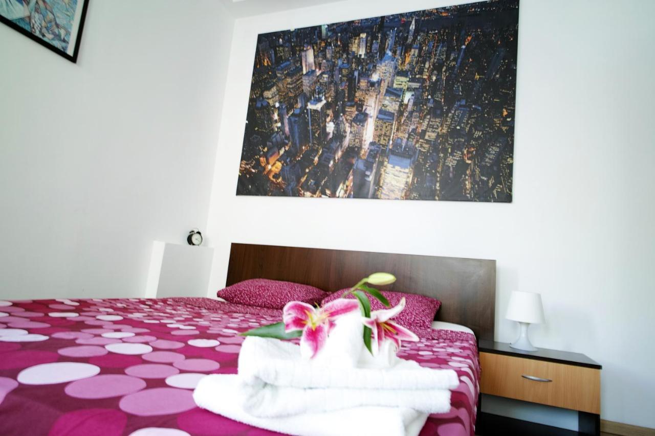 Luxury Apartament Apartment Bukares Bagian luar foto