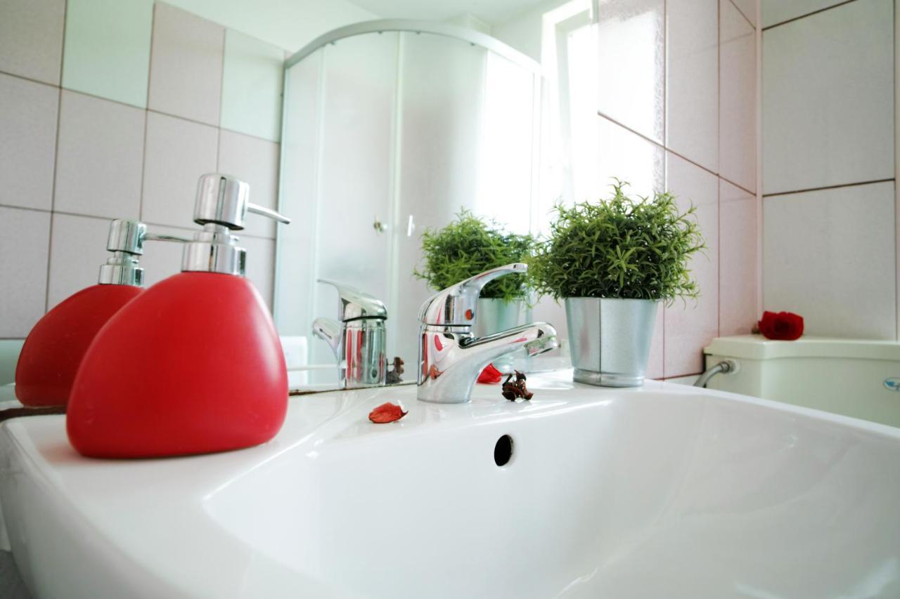 Luxury Apartament Apartment Bukares Bagian luar foto